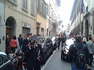 b310291216-spari-in-pieno-giorno-nel-centro-storico-fiorentino