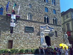 b008251948-l-immagine-di-sakineh-mohammadi-ashtiani-su-palazzo-vecchio