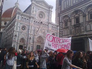 b110071232-manifestazione-studentesca-a-firenze-una-generazione-da-salvare-foto