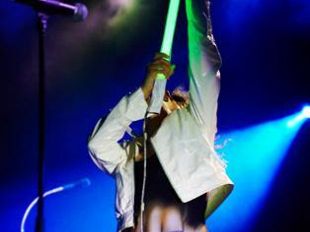 b112061410-peaches-dj-set-provocazioni-estreme