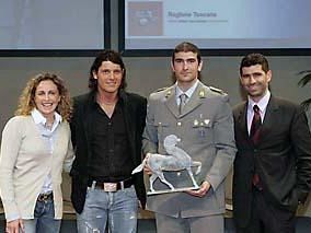 a902241032-pegaso-per-lo-sport-2009-lo-sportivo-toscano-dell-anno-e-luca-agamennoni-premiato-anche-cesare-prandelli