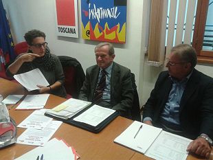 b311151620-pensionati-manifestazione-spi-cgil-fnp-cisl-e-uilp-uil-della-toscana