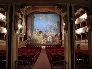 b210031956-doppio-show-alla-pergola