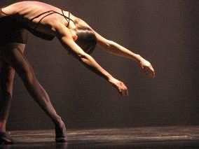 a607041532-florence-dance-festival-domani-alle-22-30-al-teatro-romano-di-fiesole-david-parsons-company