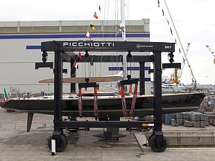 b205281749-varata-sloop-in-fibra-di-carbonio-nave-a-vela