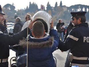 b105052028-denunciati-6-anarchici-responsabili-di-2-aggressioni