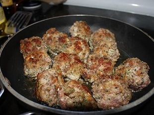 b006071844-sull-uscio-di-cucina-polpette-polpette-e-ancora-polpette