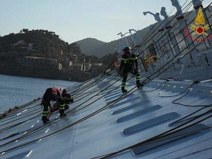 b203042349-costa-concordia-concluse-ispezioni-a-prua-ora-palombari-a-poppa