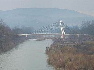 b101211424-un-nuovo-ponte-sull-arno