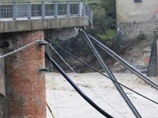 b310251925-in-toscana-strade-chiuse-ponti-crollati-trasporti-fermi-settimana-da-incubo