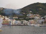 a606221329-la-comunita-dei-ponzesi-in-toscana-il-viaggio-della-motonave-giraglia-dall-elba-a-l-isola-di-ponza-in-occasione-della-festa-del-patrono