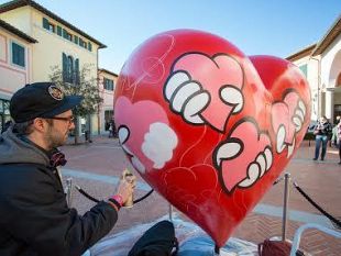 b401271846-pop-art-per-san-valentino-all-outlet-di-barberino