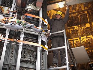 b303181647-porta-nord-battistero-di-firenze-tra-poche-ore-lo-spettacolare-smontaggio