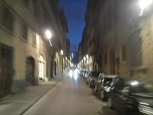 donna-scippata-in-via-melegnano-i-passanti-bloccano-il-ladro