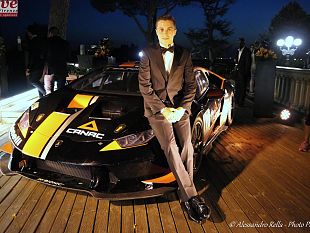 parata-di-vip-a-la-loggia-per-la-presentazione-della-lamborghini-huracan-super-trofeo-del-team-antonelli-motorsport
