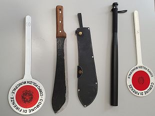 neopatentato-combina-un-disastro-e-aveva-un-machete-in-auto