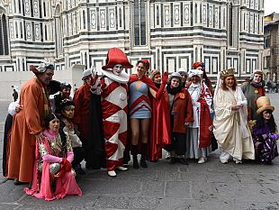 147-carnevale-di-viareggio-sabato-1-febbraio-il-primo-corso-mascherato