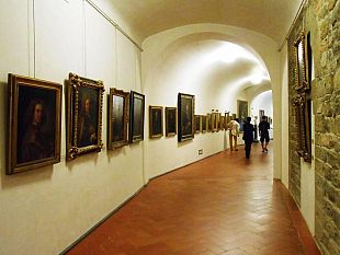 corridoio-vasariano-chiuso-a-firenze-perde-la-faccia-anche-un-autoritratto