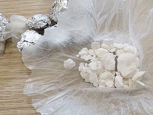 poliziotto-porta-a-spasso-il-cane-e-trova-la-cocaina