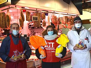 il-mercato-di-santambrogio-distribuisce-le-uova-di-pasqua-dellatt