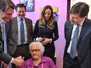 hotel-savoy-dona-aa-anziani-di-montedomini-80-televisioni