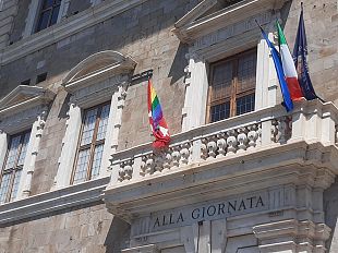 pride-la-bandiera-arcobaleno-sul-rettorato-delluniversita-di-pisa