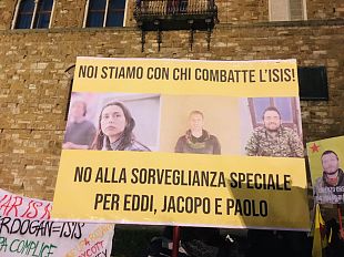 riseup4rojava-manifestazione-in-piazza-della-signoria-per-la-causa-curda