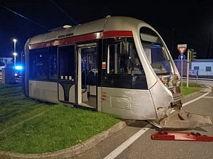 tramvia-si-scontra-con-unauto-serata-di-disagi-sulla-linea-t1