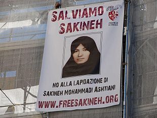 b009011400-sakineh-mohammadi-ashtiani-uno-striscione-anche-a-palazzo-medici
