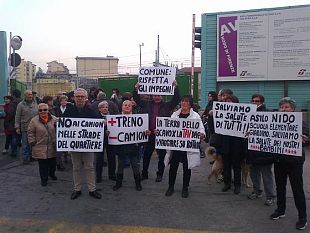 b202292057-lippi-presidio-dei-residenti-contro-i-camion-della-tav