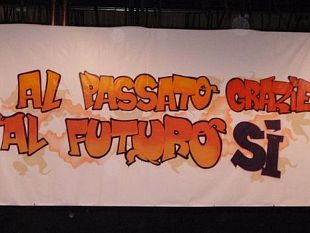 b011061633-renzi-ai-fischi-dei-circoli-pd-rispondiamo-con-tanti-sorrisi