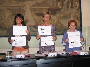 a910121814-protesta-in-aula-delle-consigliere-del-partito-democratico