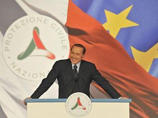 b012141439-governo-berlusconi-fiducia-a-camera-e-senato-fini-giovedi-a-firenze
