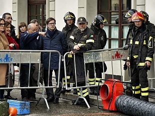 sotto-lungarno-diaz-una-voragine-grande-come-un-campo-di-pallavolo-e-alta-3-metri
