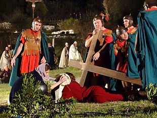 ieri-sera-la-rievocazione-della-passione-di-cristo-a-grassina