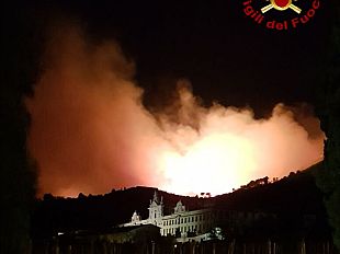 monte-serra-in-fiamme-vasto-incendio-evacuate-abitazioni