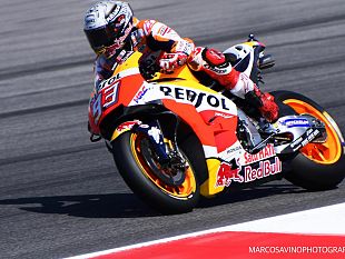 motogp-a-misano-vince-marquez-e-si-porta-a-pari-punti-con-dovizioso
