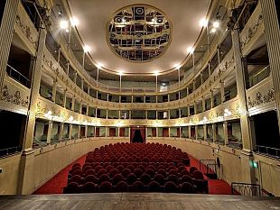 riapre-il-teatro-niccolini-di-firenze-inaugura-paolo-poli