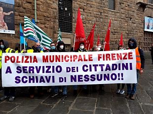 oggi-presidio-della-polizia-municipale-a-firenze-con-la-rsu-del-comune