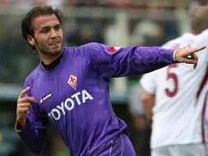a804070046-calcio-la-fiorentina-sconfigge-la-reggina-pazzini-e-mutu-in-goal-con-giocate-di-classe-di-montolivo
