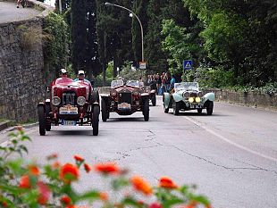 b303081448-arriva-la-firenze-fiesole-oltre-100-vetture-d-epoca-per-le-vie-della-citta