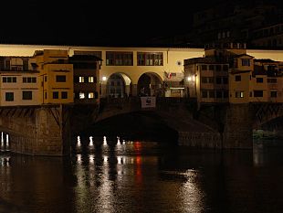 b110071837-citta-d-arte-toscane-con-visito-la-realta-e-aumentata