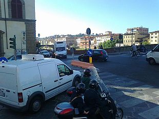 b305291826-blitz-di-renzi-in-via-dei-serragli-nuovo-manto-ma-i-bus-restano