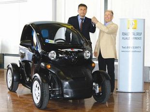 b209042319-firenze-marathon-sposa-l-ambiente-arrivato-il-twizy