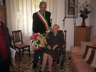 a911211443-sabato-di-festa-per-i-100-anni-della-signora-pia