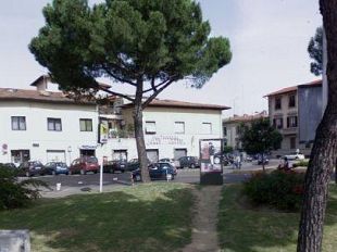 b002012202-piazza-alberti-falsi-verbali-per-divieti-di-sosta-sulle-auto-parcheggiate