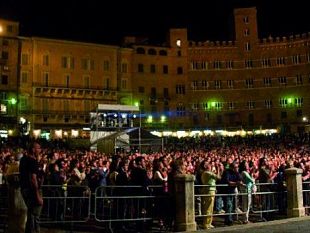 b305092042-a-siena-si-alza-il-sipario-su-gente-di-toscana