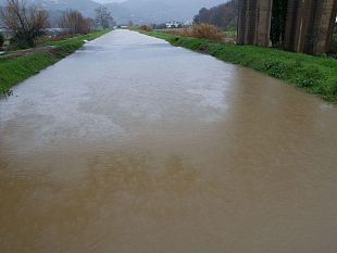 b401181412-maltempo-allerta-meteo-per-piogge-intense-estesa-per-altre-12-ore