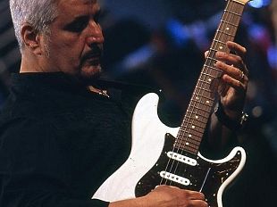 b308081113-festambiente-2013-pino-daniele-inaugura-il-palco-di-rispescia-programma