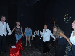 b306052003-il-teatro-di-pirandello-in-scena-per-scoprire-un-po-di-noi